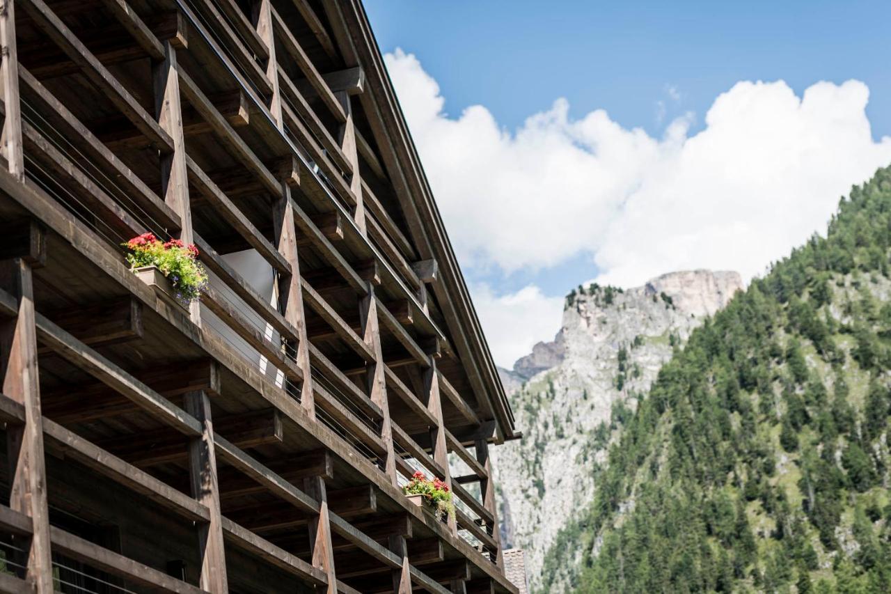 Cadepunt The Dolomites Lodge Selva di Val Gardena Exterior photo
